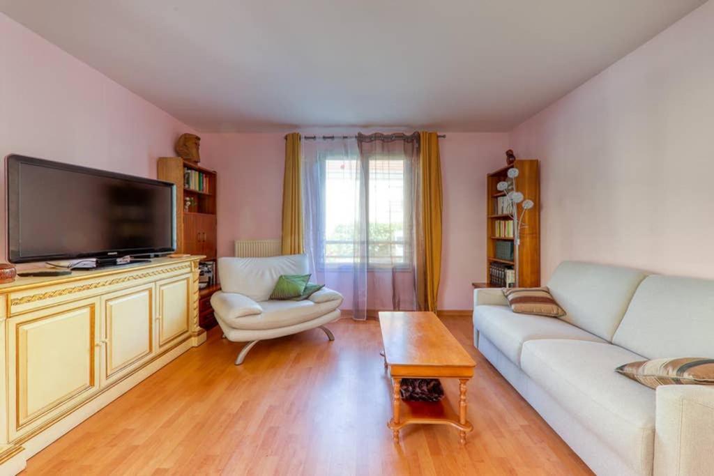 Amilly Park 6 Personnes 2 Chambres Pk Prive En Sous Sol Serris Bagian luar foto